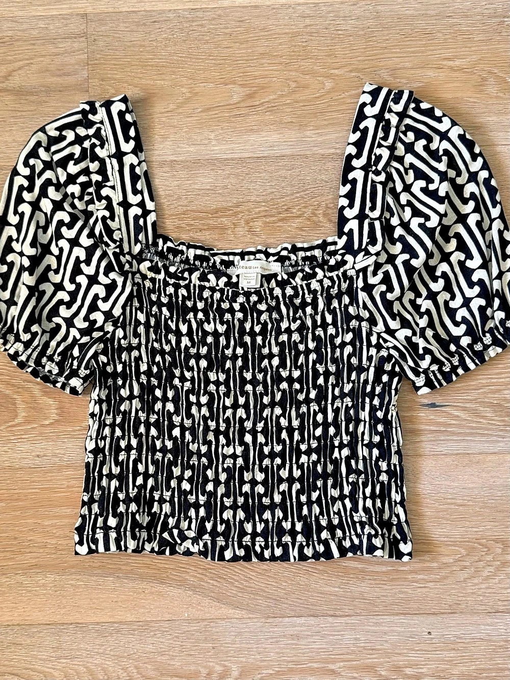 Monteau Los Angeles Abstract Puff Sleeve Top in Black & Cream Size Medium